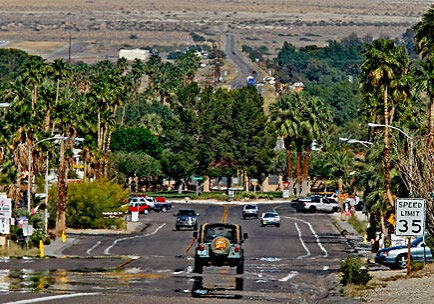 Palm Canyon Drive descends through a mirage to the park at Christmas Circle,
the center of Borrego Springs.   (Don Bartletti / Los Angeles Times)